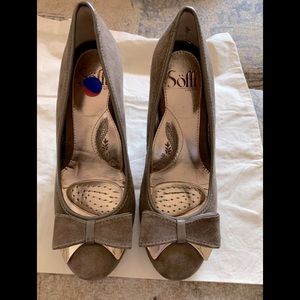 Sofft woman’s pumps brown with bow size 6
